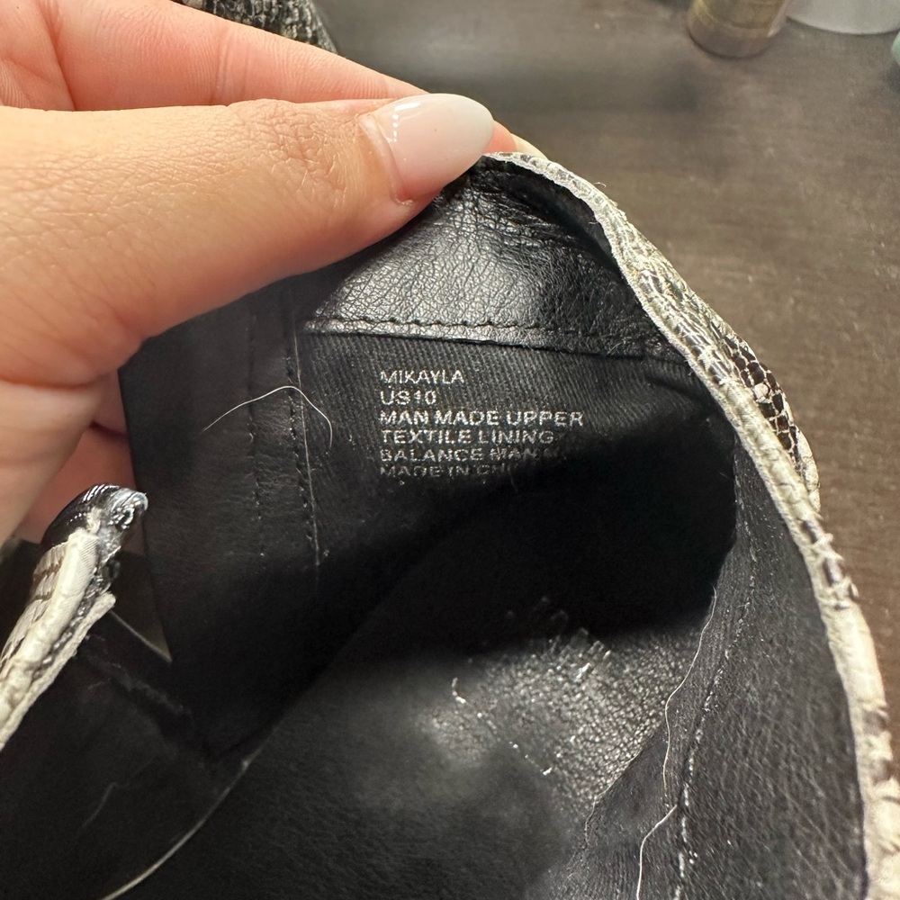 Snake skin ankle boots - Picture 3 of 3